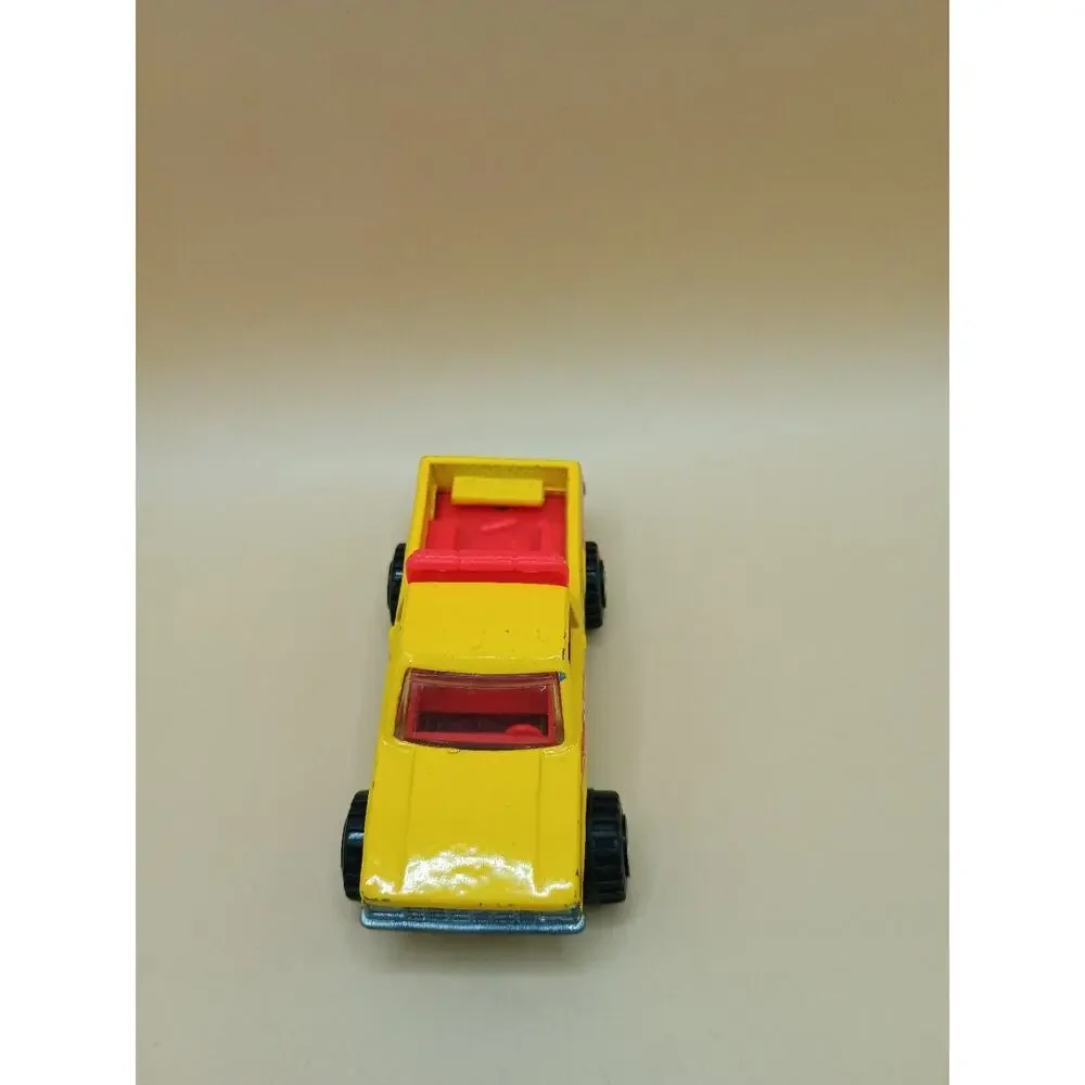 Vintage 1982 Hot Wheels Chevy S10 Baywatch Diecast Lifeguard Rescue Truck 1:64th